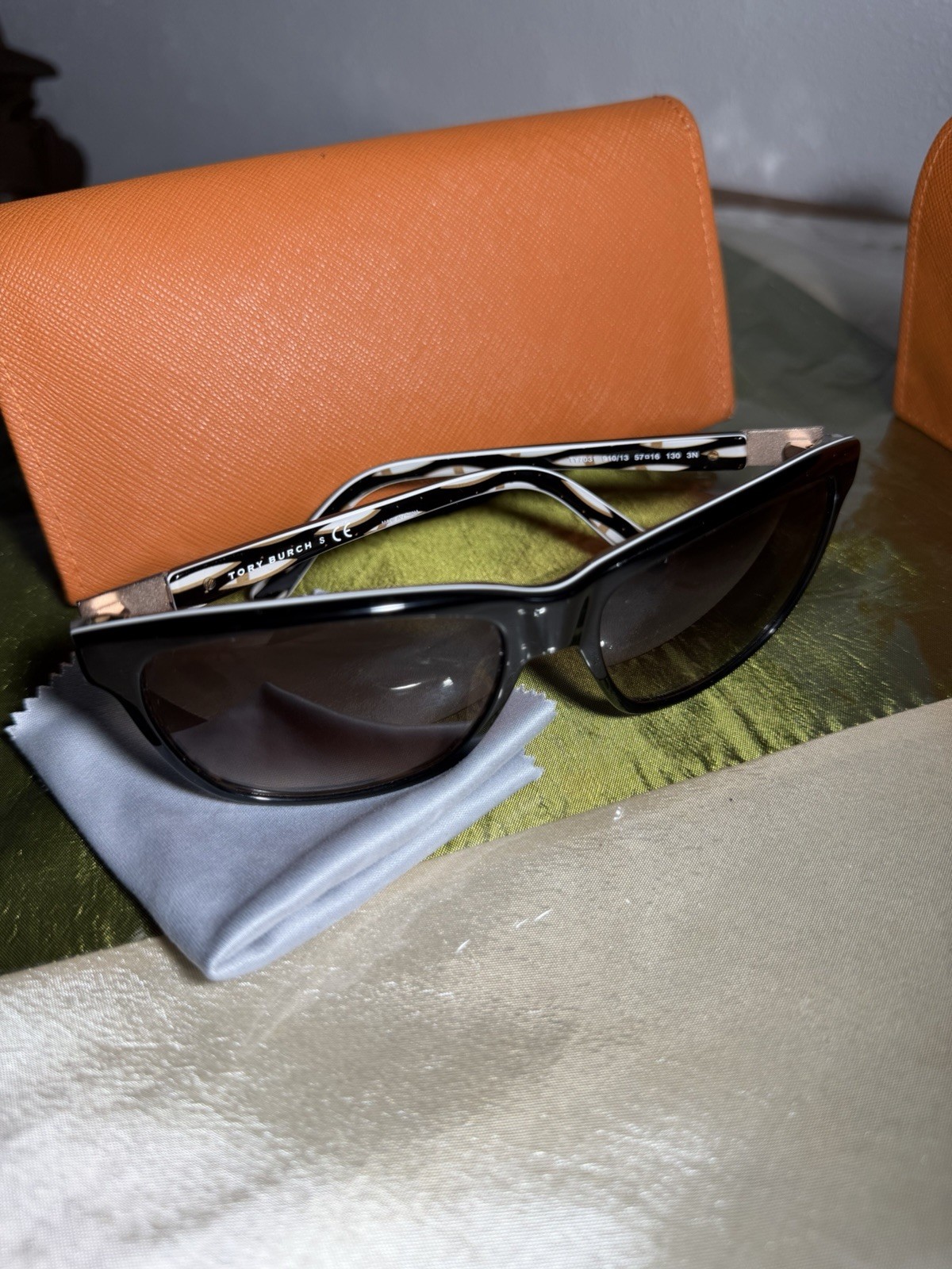 Tory Burch TY7031 Rectangle Sunglasses Black Plastic Frame Brown Gradient UV400