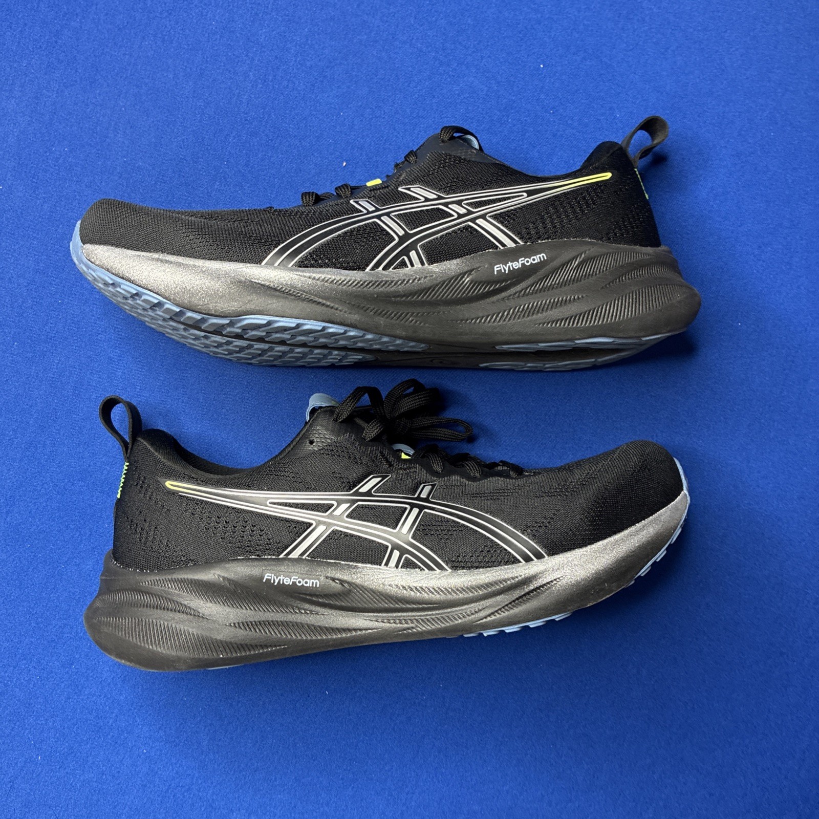 Size 8.5- ASICS Gel Pulse 16 Black Pure Silver very good condition