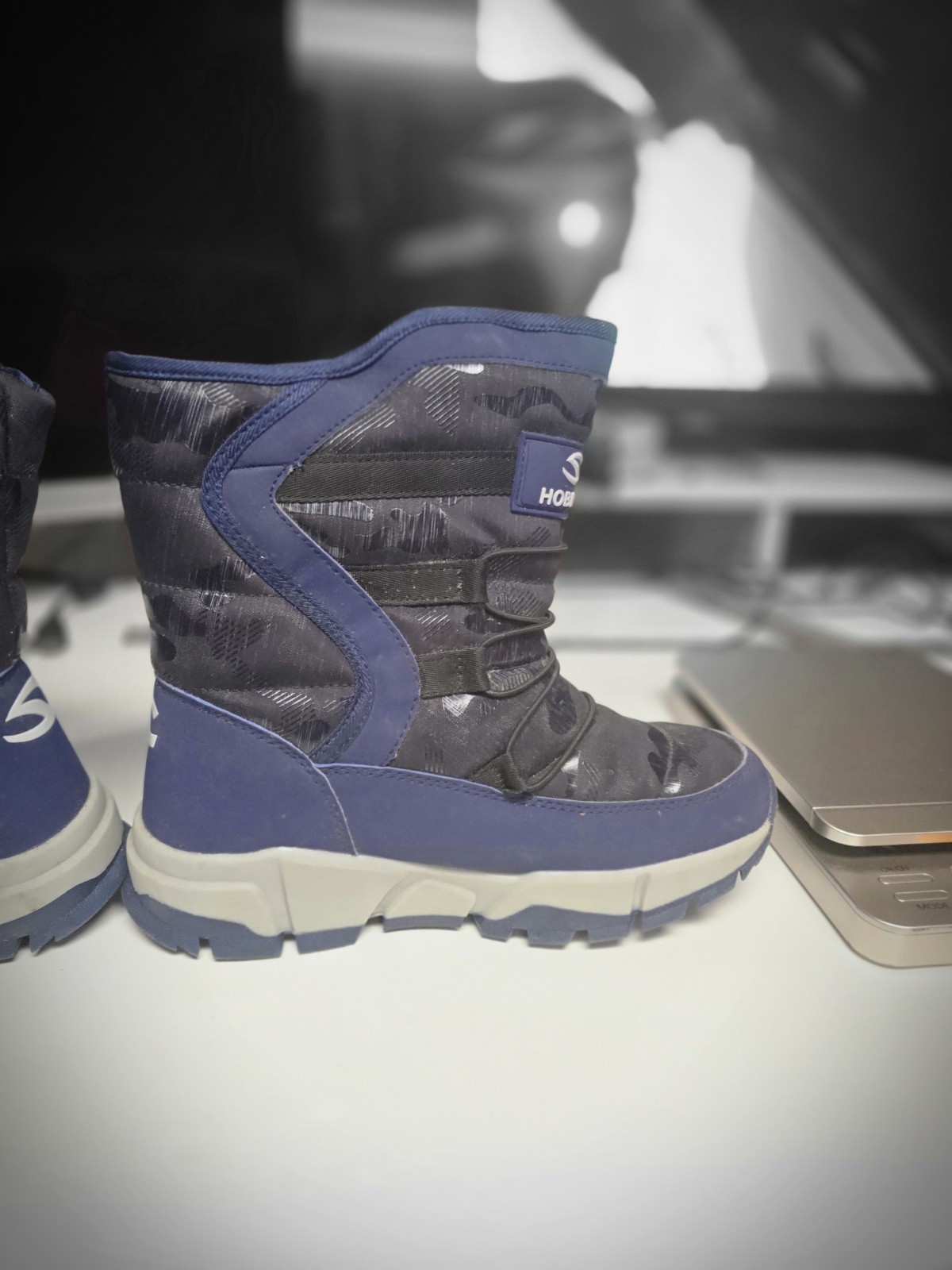 Hobibear Womens Size US 7 Or EU 38. Hinged Ice Clamp On Heal, Winter Snow Boots