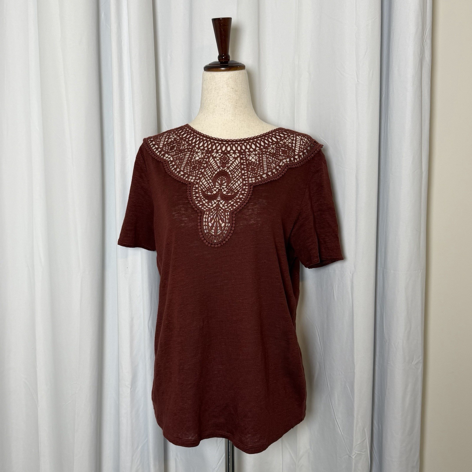 Sézane Burgundy Lace Yoke Short Sleeve Top Large Paris French Romantic Boho