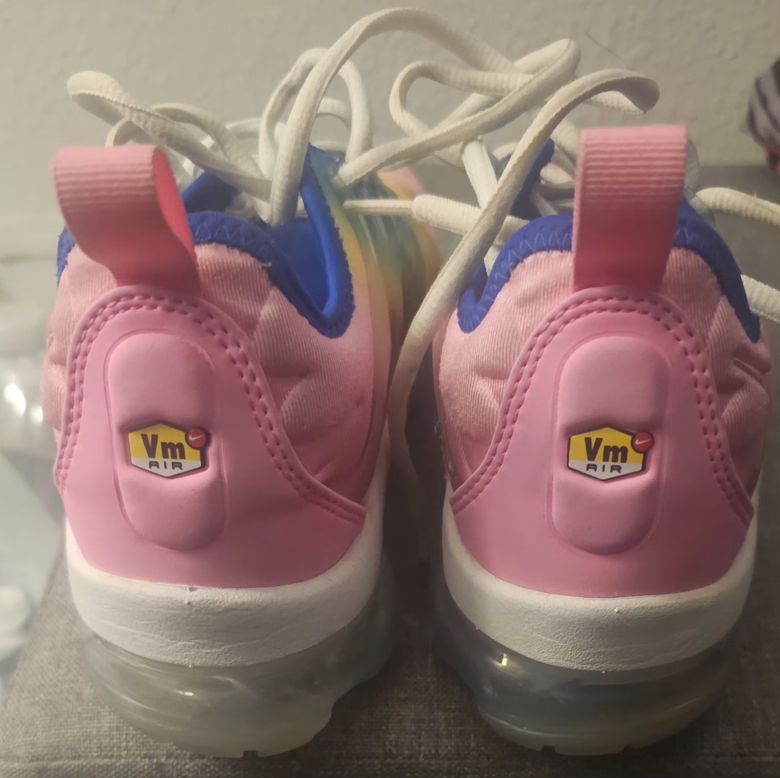 nike vapormax air size 6 pink, blue, and yellow