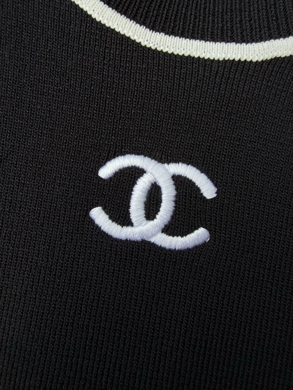 NWT 26 CHANEL WHITE BLACK RIB KNIT CC SLEEVELESS TANK TOP SHIRT 36