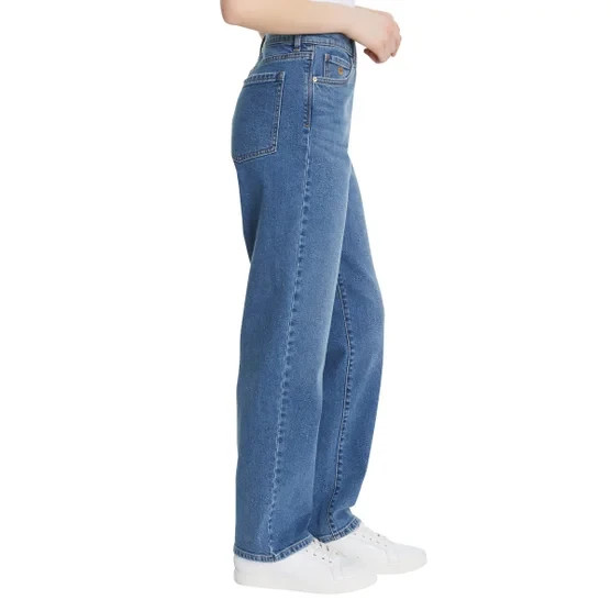Gloria Vanderbilt Women’s Straight Leg Jean