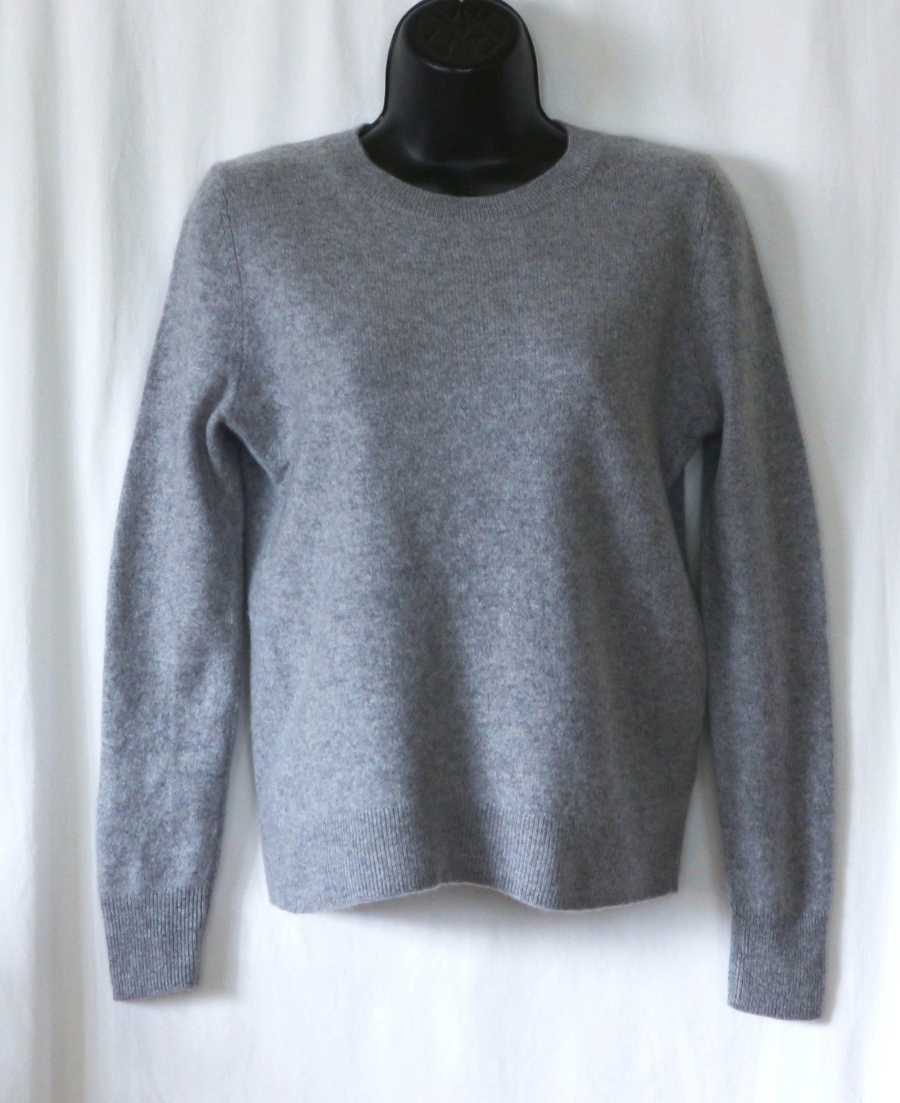 NORDSTROM Grey RndNck Cashmere Swtr Waist Length 35 In Chst 21 In Lng Sz M EXC