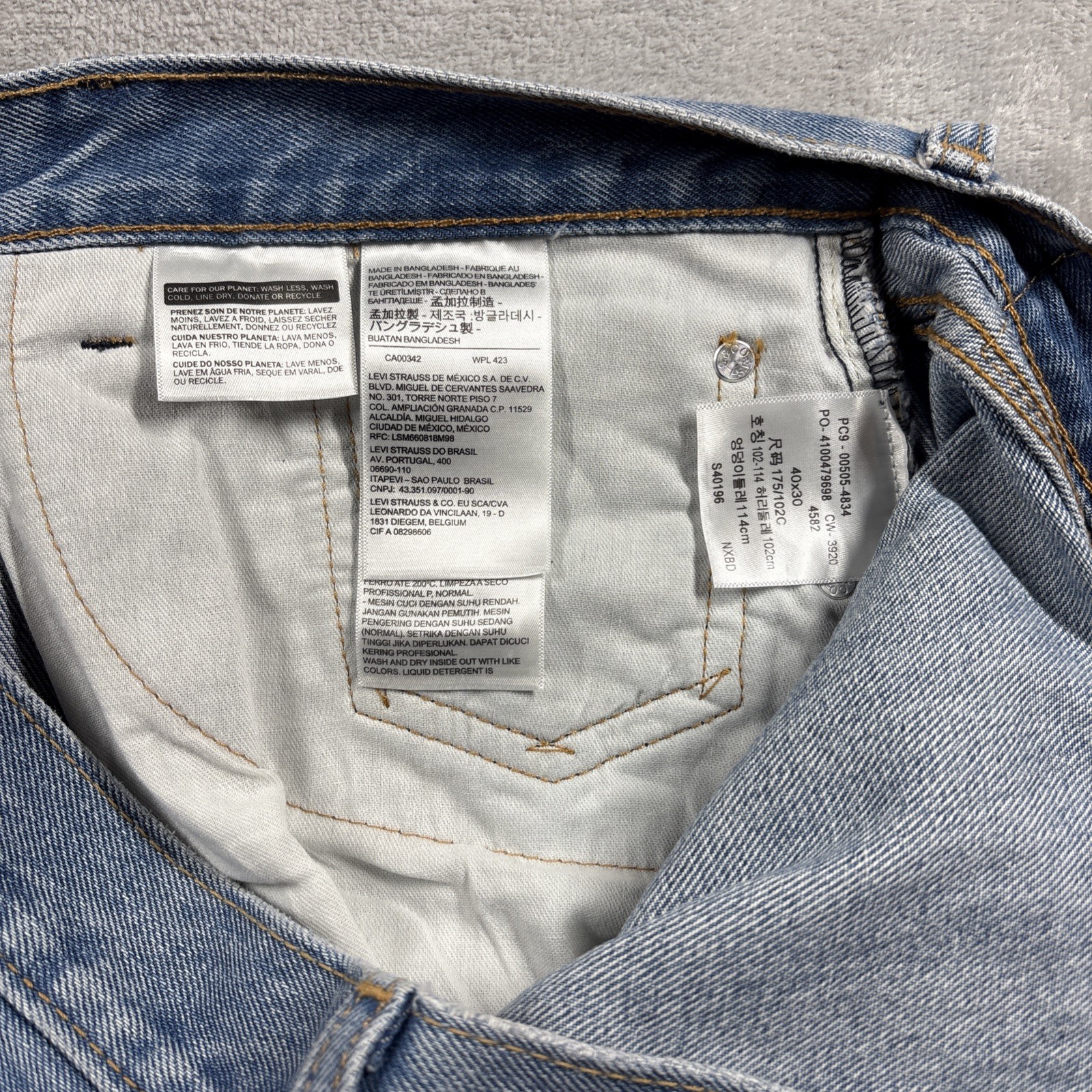 Levi’s 505 Jeans Mens 40×30 Regular Light Wash Blue Denim New With Tags Cowboy