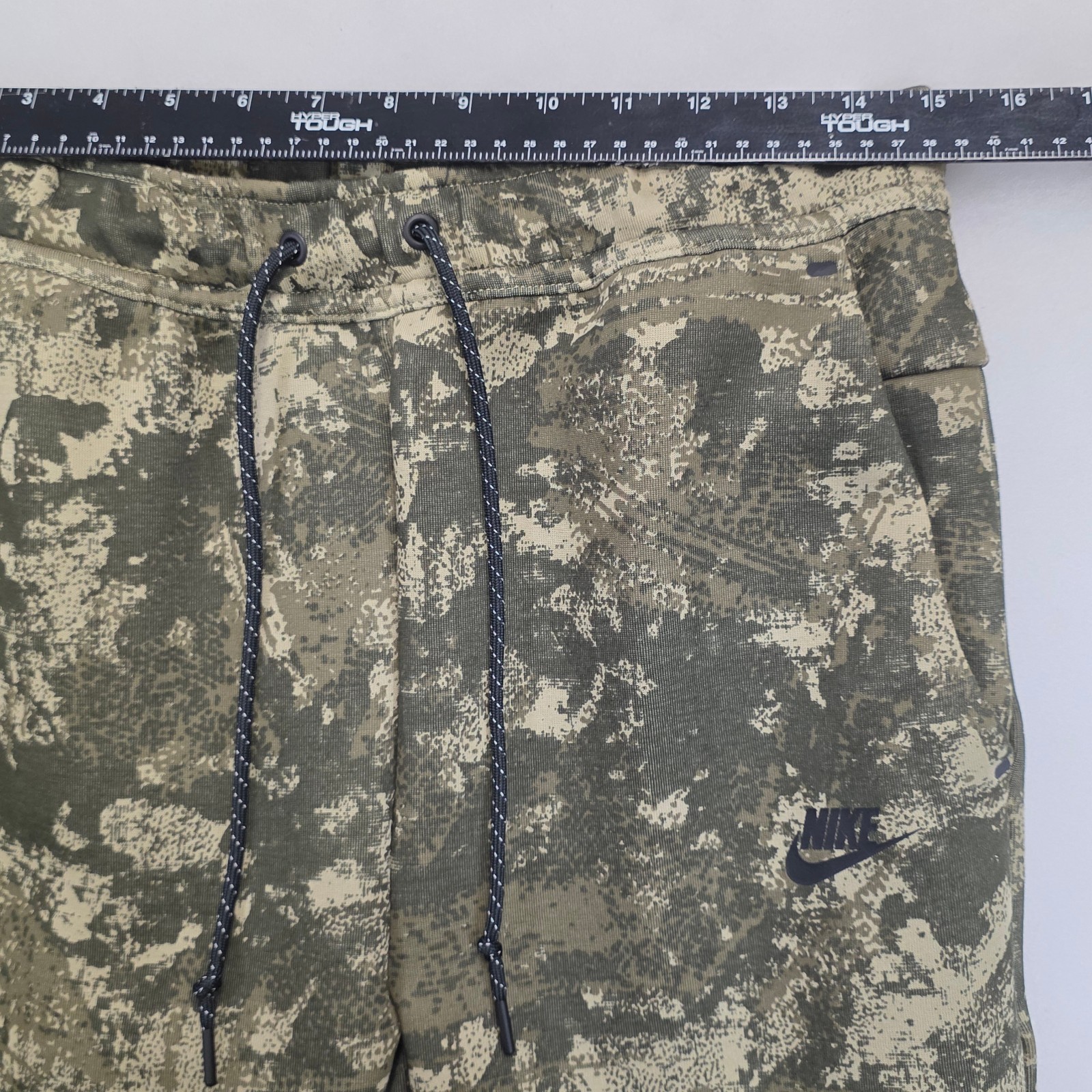 Nike Men’s Tech Fleece Camo Slim Fit Taper Jogger Sweatpants Size M Olive Green