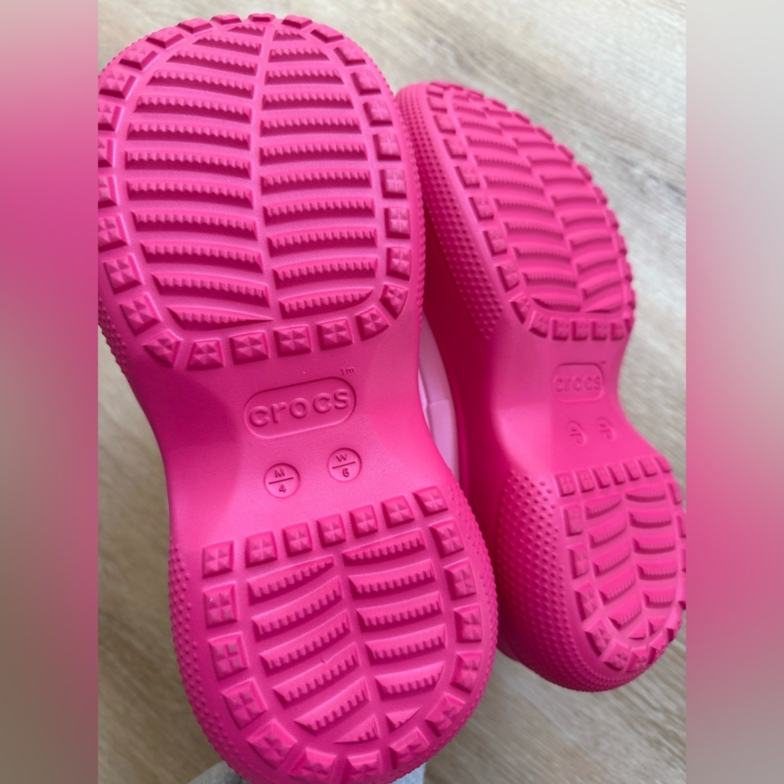 NWT Crocs Classic Stacked Clog Dragonfruit with FREE JIBBITZ Sz W6 M4