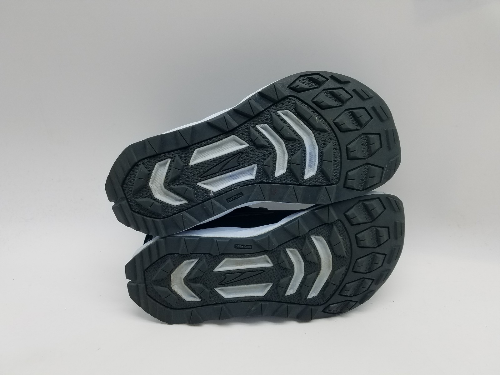 Altra Superior 6 Women’s Size 7 Running Shoes Black Dark Gray Foot Shape