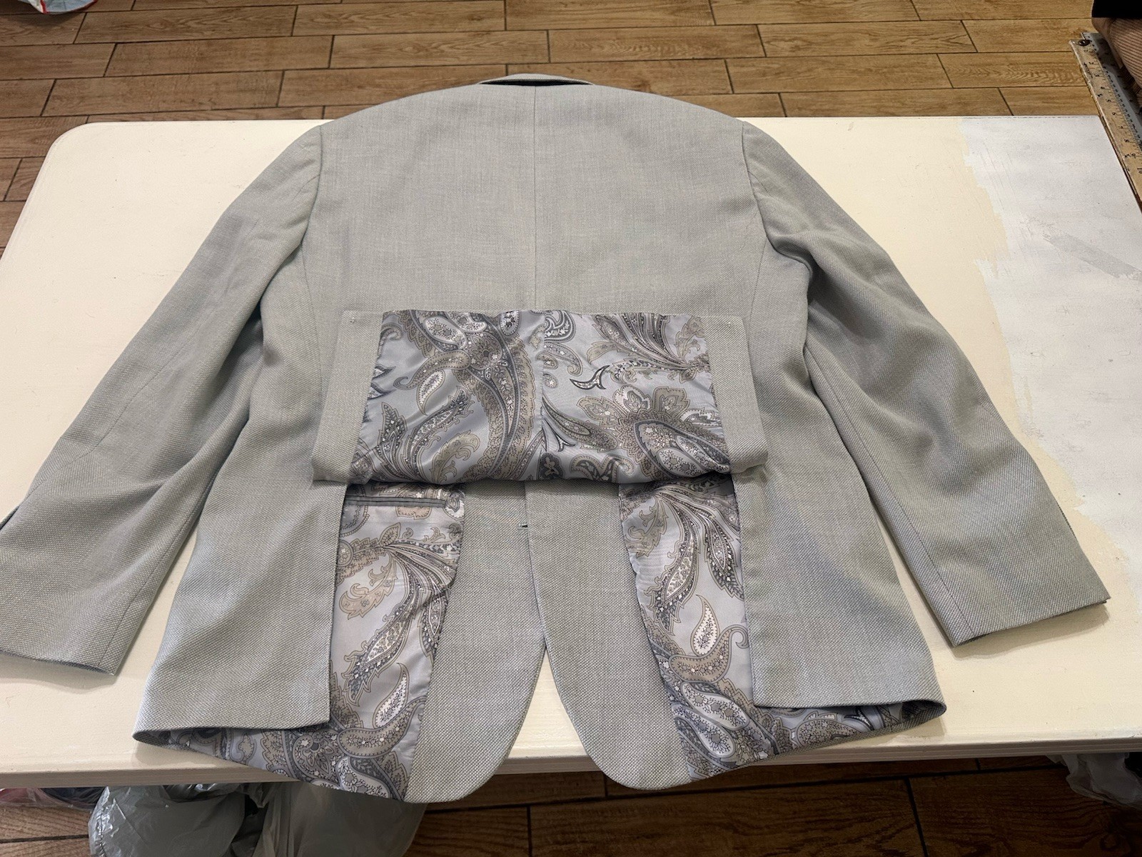 Men’s Tallia Polyester Blend Two Button Light Gray Sport Coat Size XL