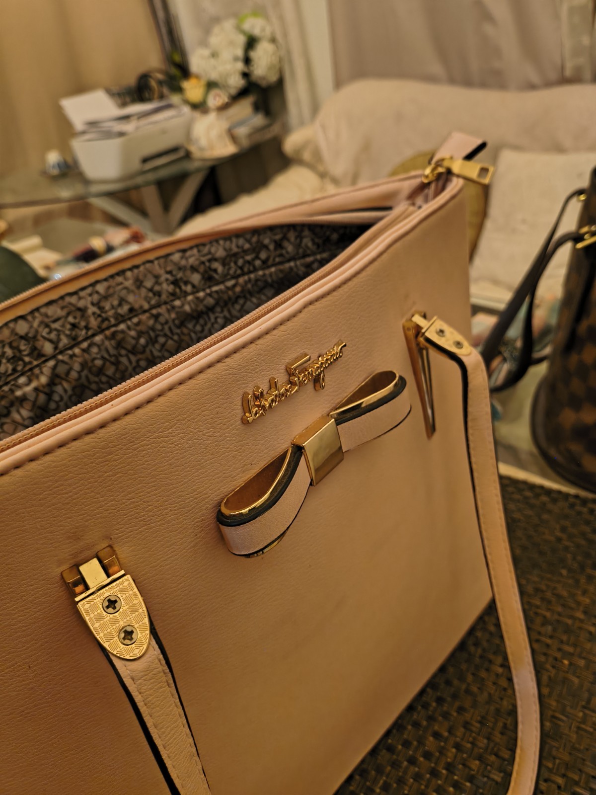 Salvatore Ferragamo Baby pink Monogram Tote Bow Gold Hardware Strap effect
