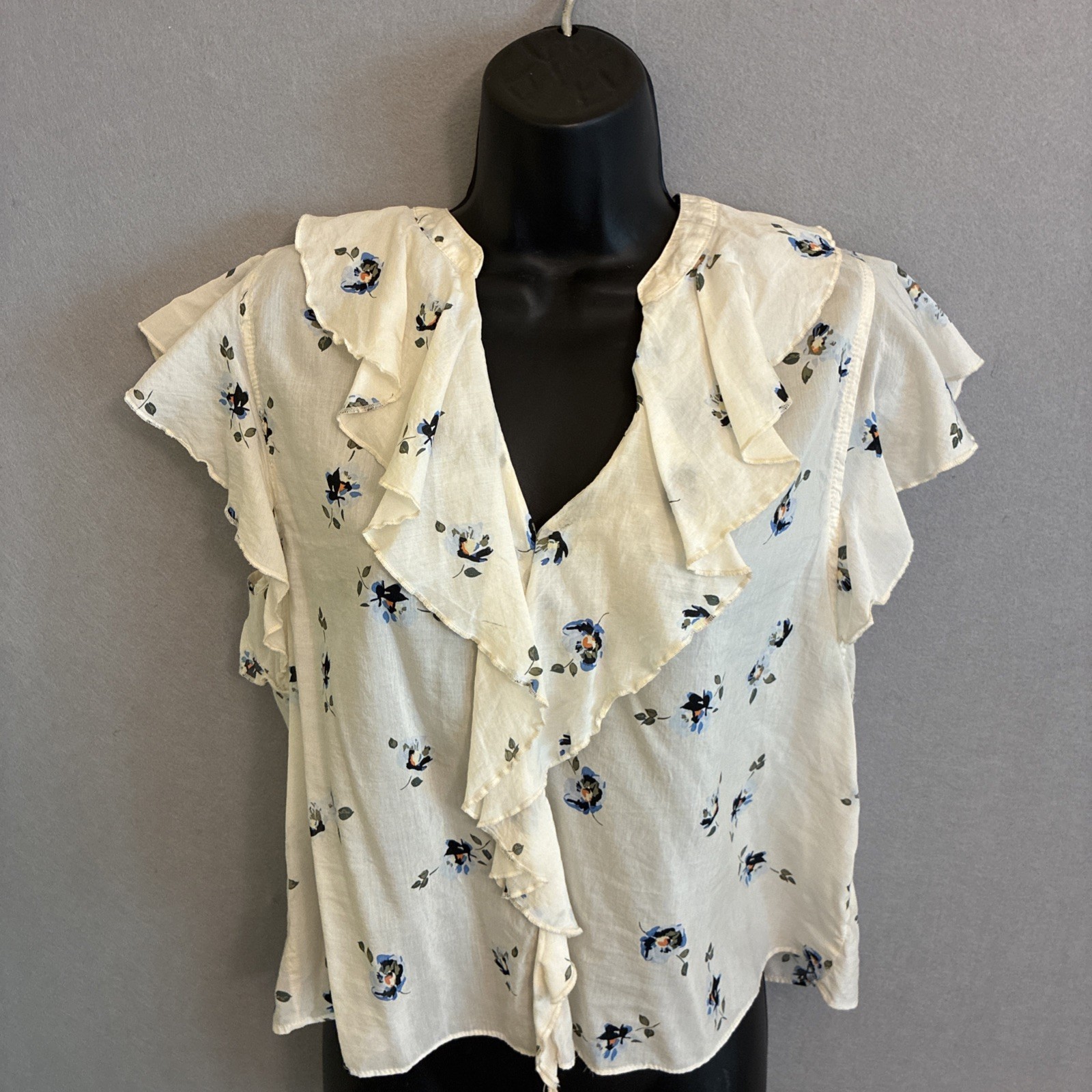 Women’s NWT’s Sleeveless Ruffled Trim Blouse Size – Universal Thread Brand