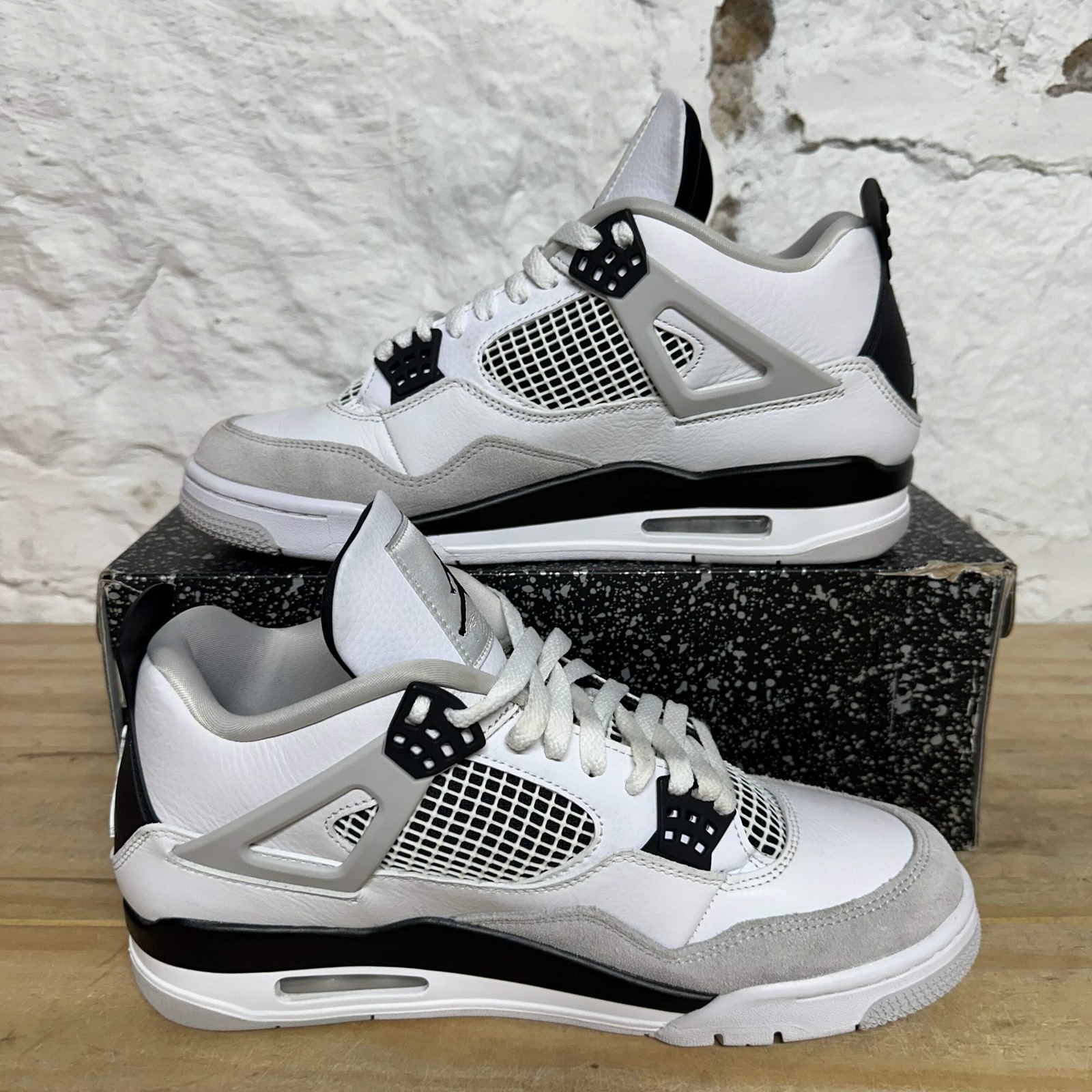 Air Jordan 4 ‘Military Black’ Men’s Size 10 Pre-owned Sneakers DH6927-111