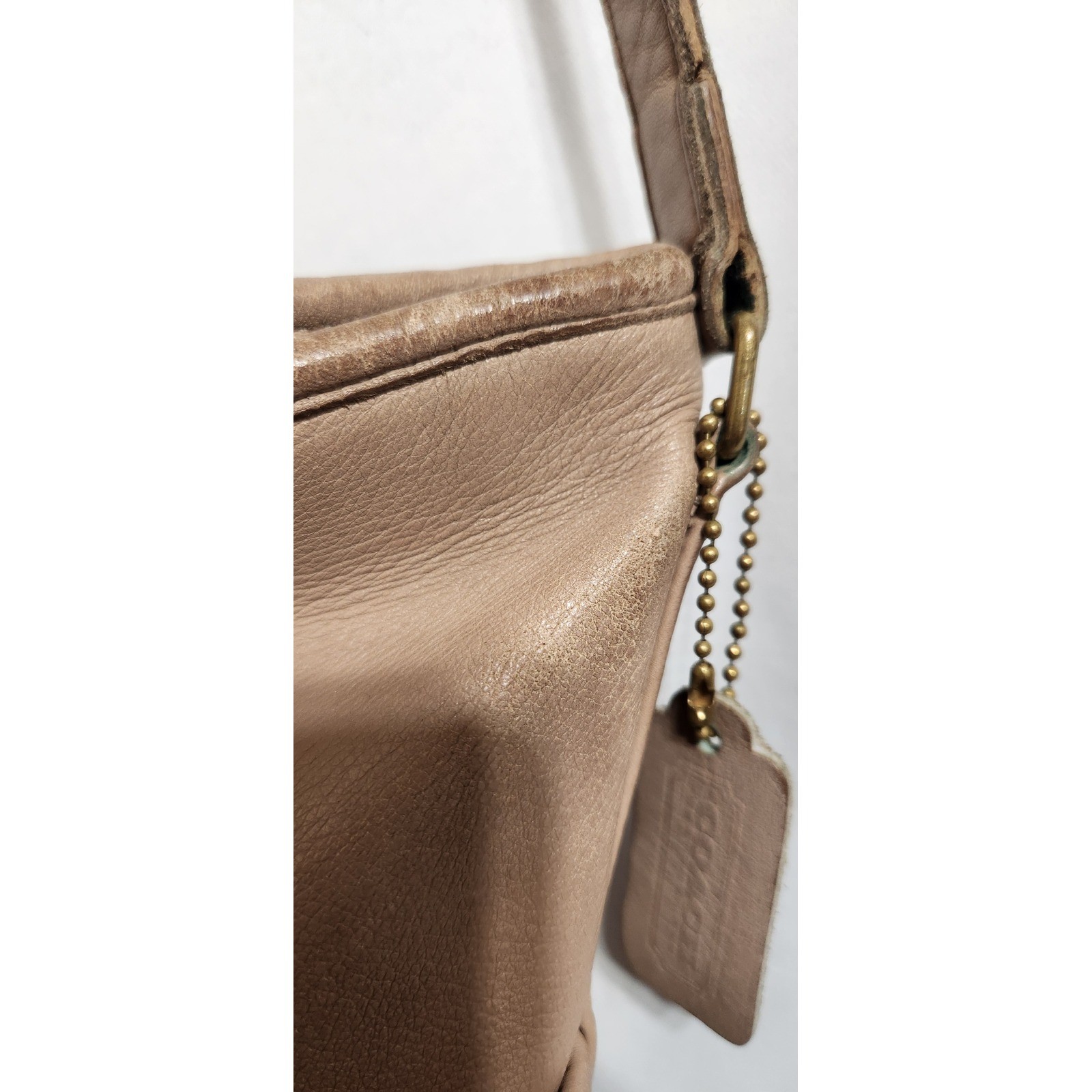 Vintage 80’s Coach Bleeker Tan Leather Crossbody Zip Shoulder Bag Hang tag pics