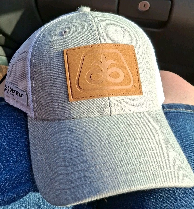 Pioneer Seeds Gray/White Snapback Hat w/Leather Patch Logo & Mesh Back *NEW*🌾