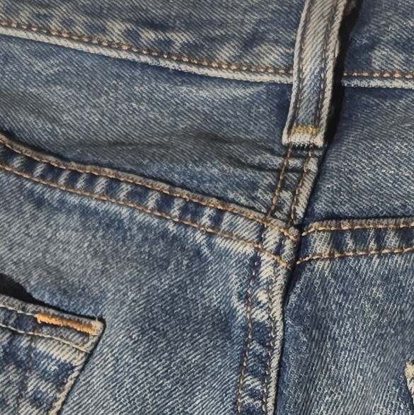 Levi’s Men’s Medium Wash Blue Denim Jeans Straight Leg Regular Fit 5-Pocket