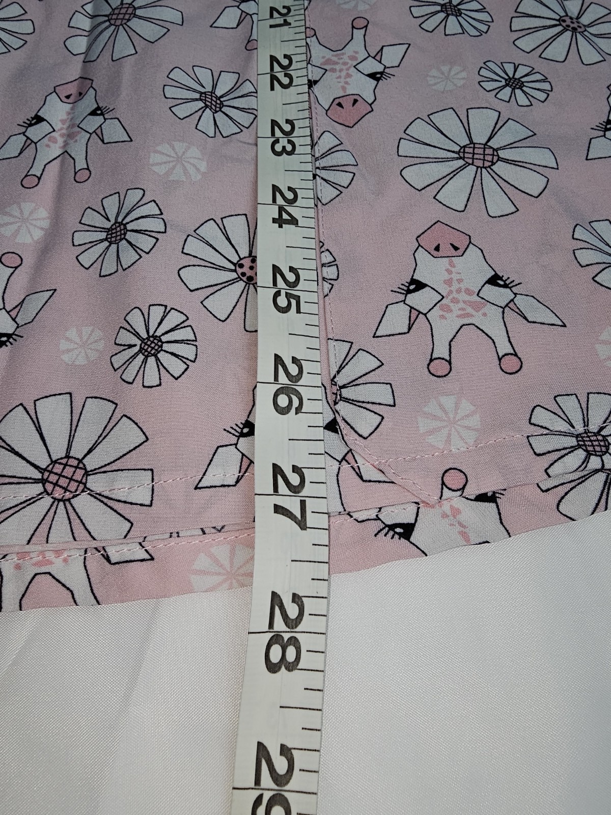 Prints By Maevn Scrub Top Womens Size XL White Pink Floral Cows Pit To Pit 23in