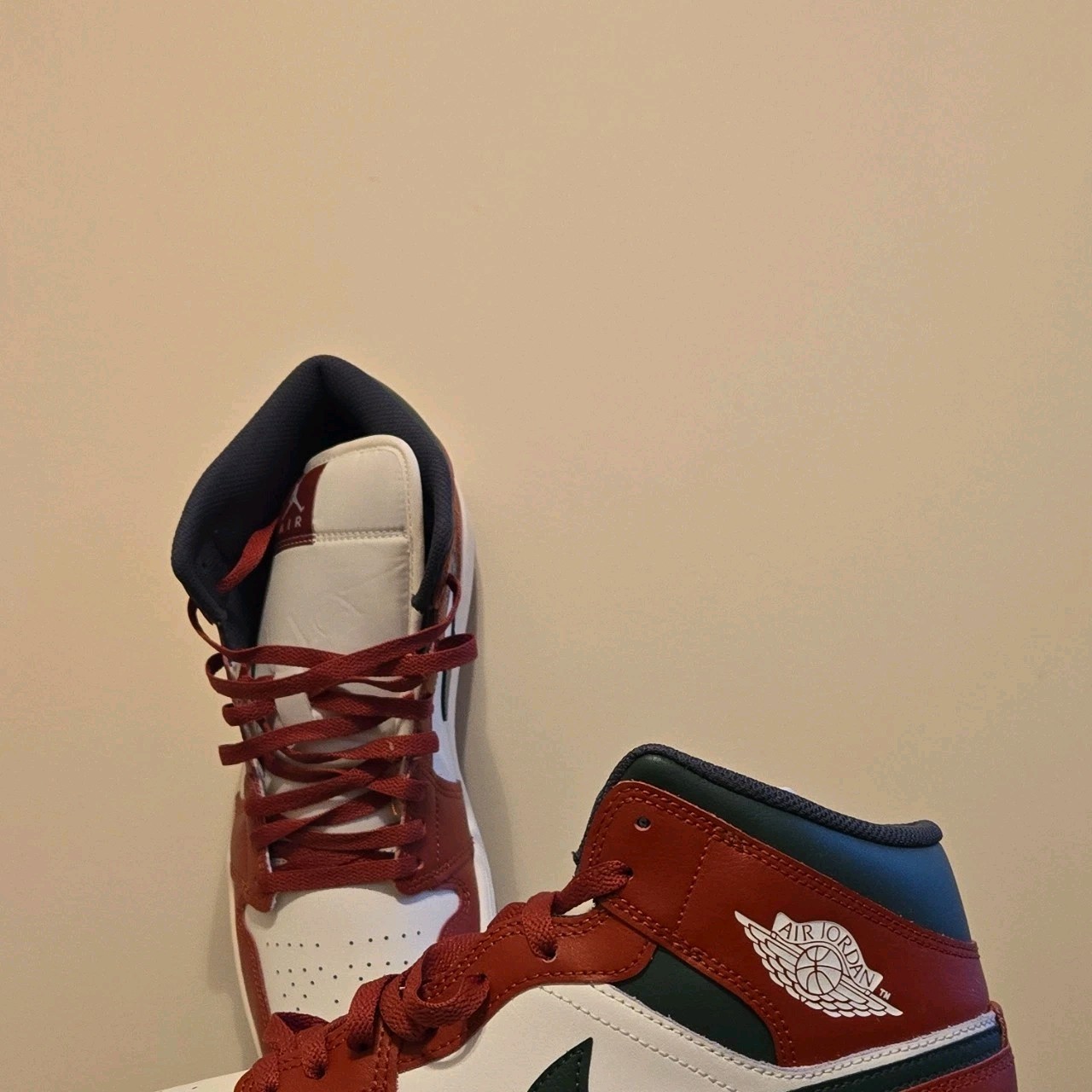 AIR JORDAN 1 MID (SAIL/MIDNIGHT/GREEN)