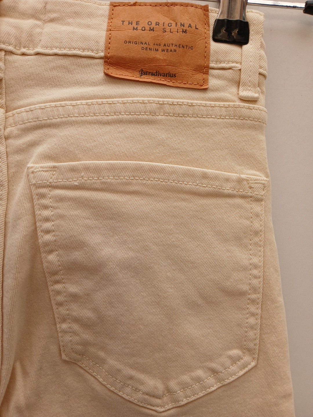 Stradivarius Mom Slim Fit Light Beige Denim Jeans with Stretch Size UK 8 Leg 28″