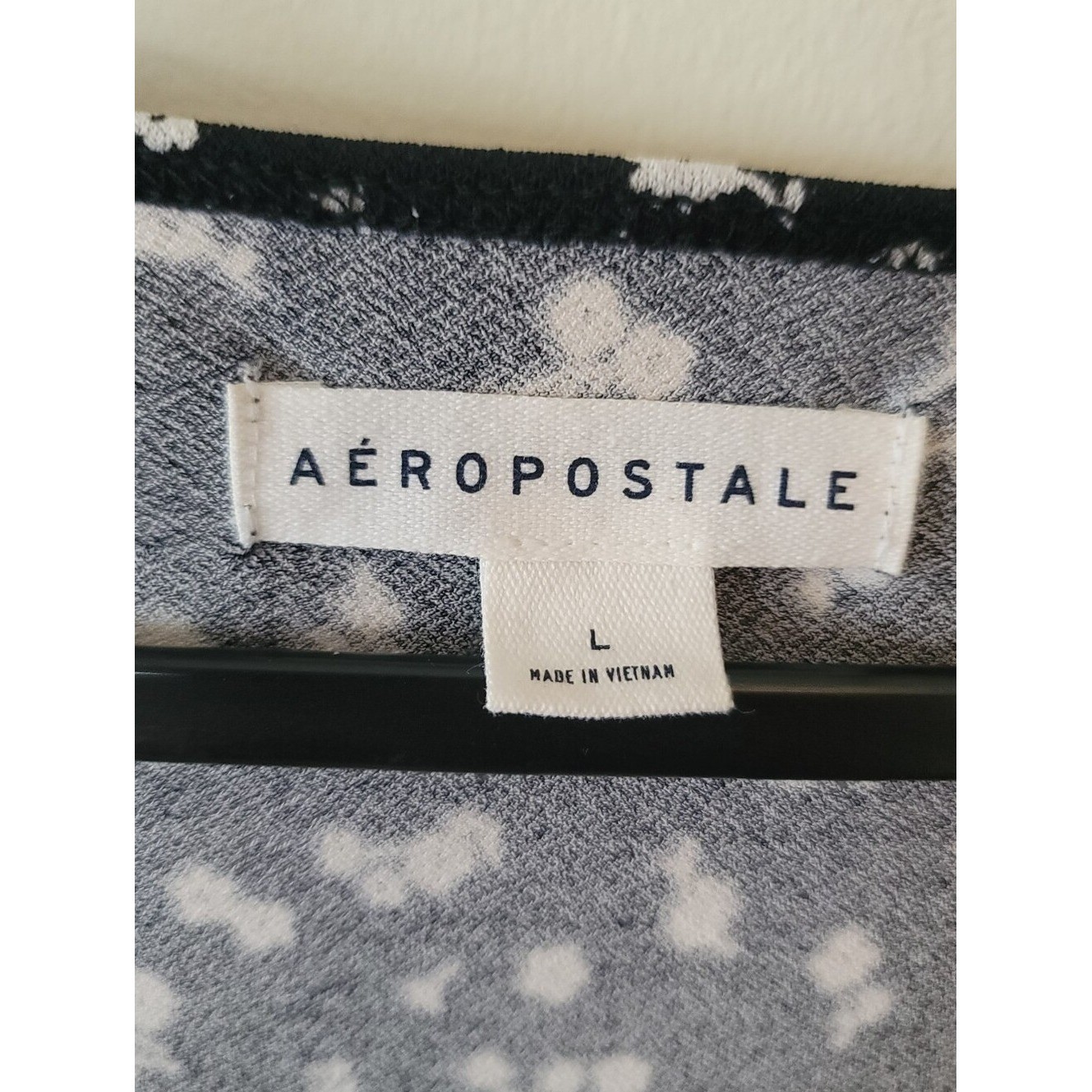 Aeropostale Black and White Floral Scoop Neck Tunic / soft drapy fabric