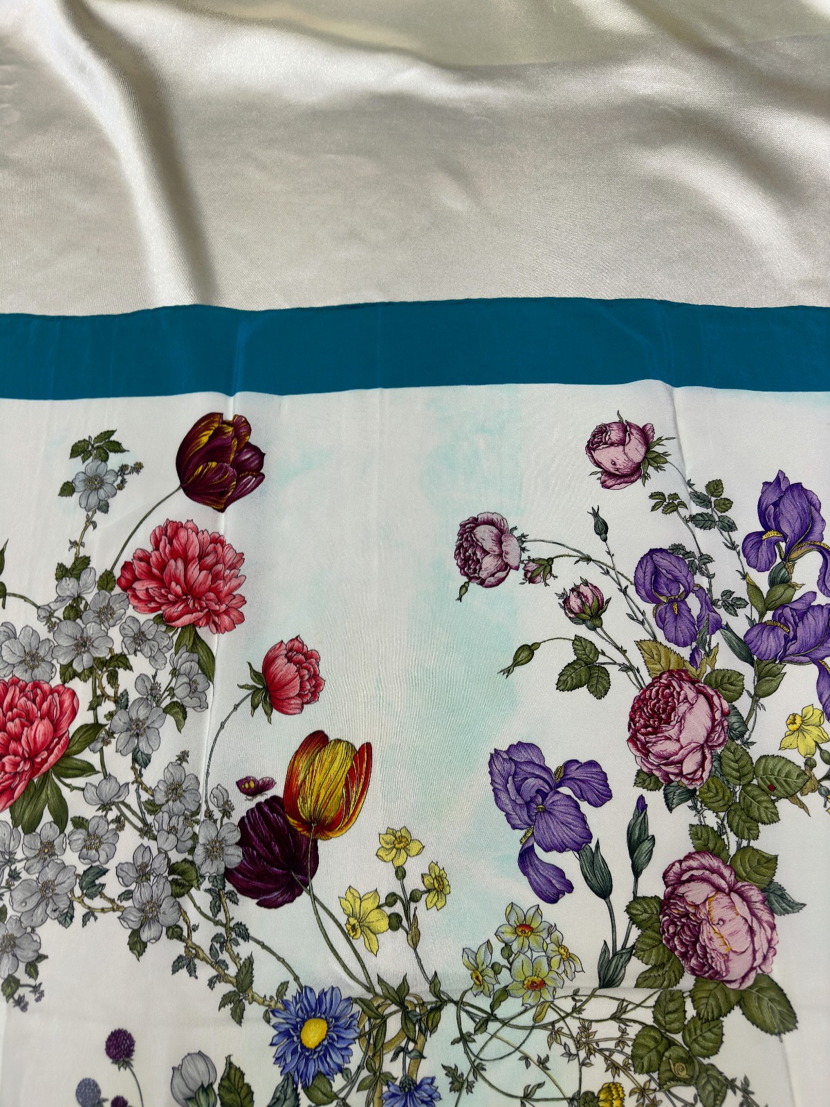 Vintage Gucci Botanical Floral Silk Scarf Hand Rolled Italy 82cm Archive