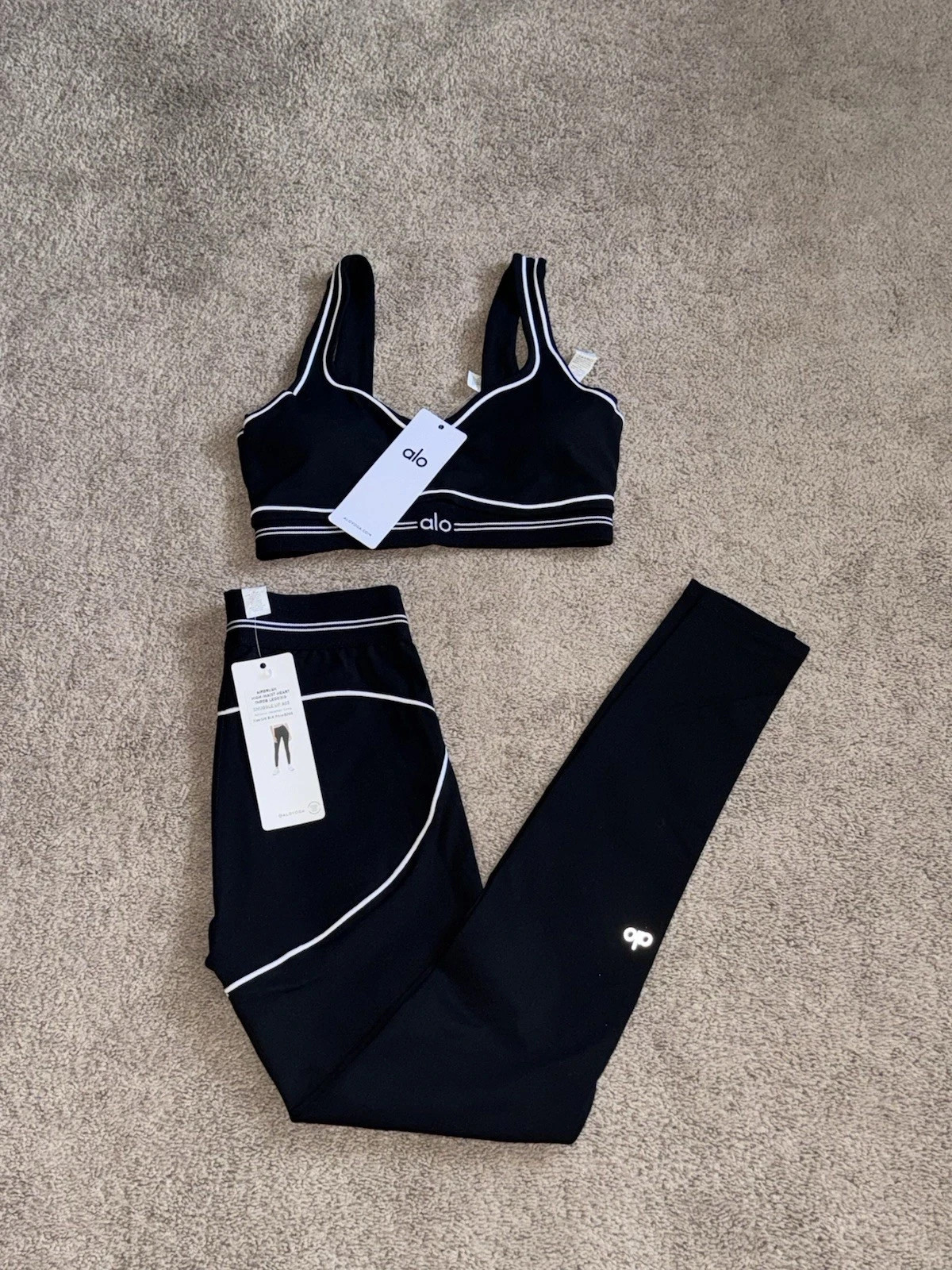 Alo Airbrushed Heart throb Set Leggings & Bra Brand New With Tags Size Medium M