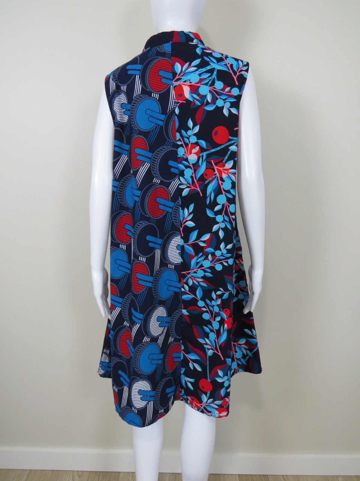 ZURI Kenya – Space Cadets Cotton Sleeveless Dress, Pockets SIZE Large, Blue Red