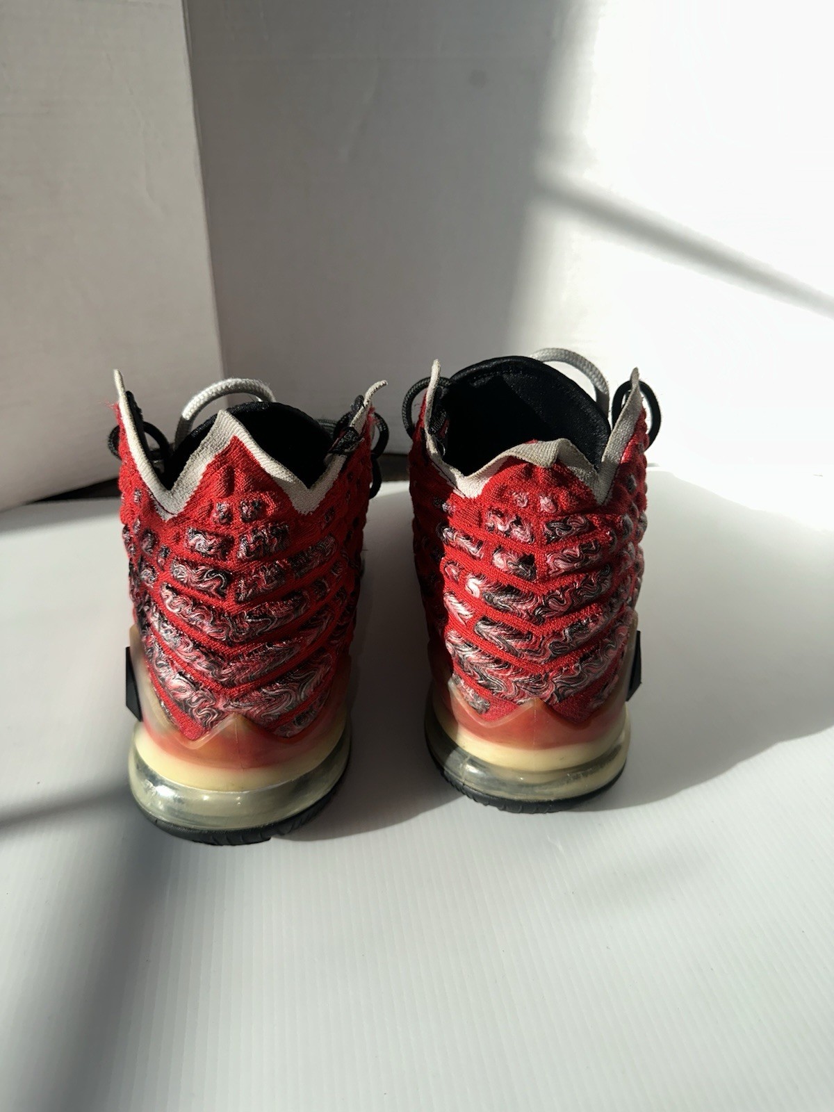 Size 10.5 – Nike LeBron 17 Air Max Uptempo