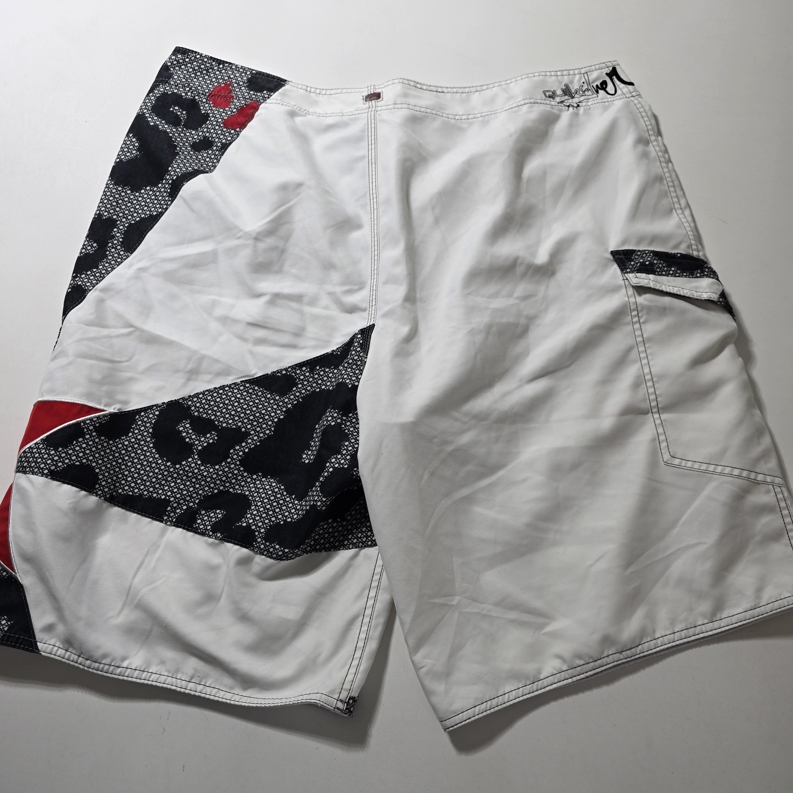 Y2K Quiksilver Board Shorts – 38 Red Star