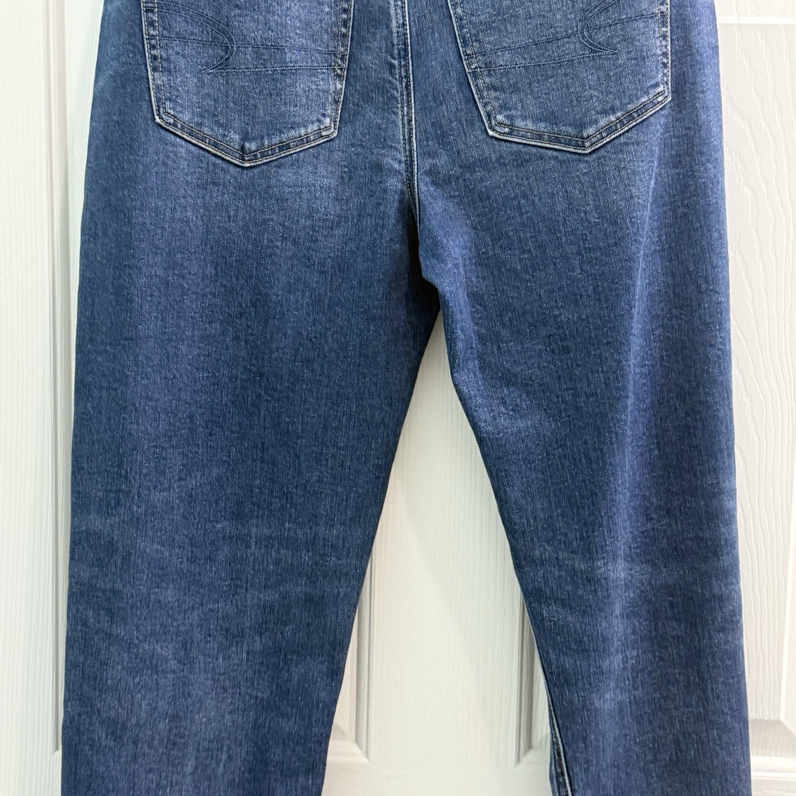 NEW American Eagle Women’s Size 6 Regular Strigid Mom Jeans Blue Denim