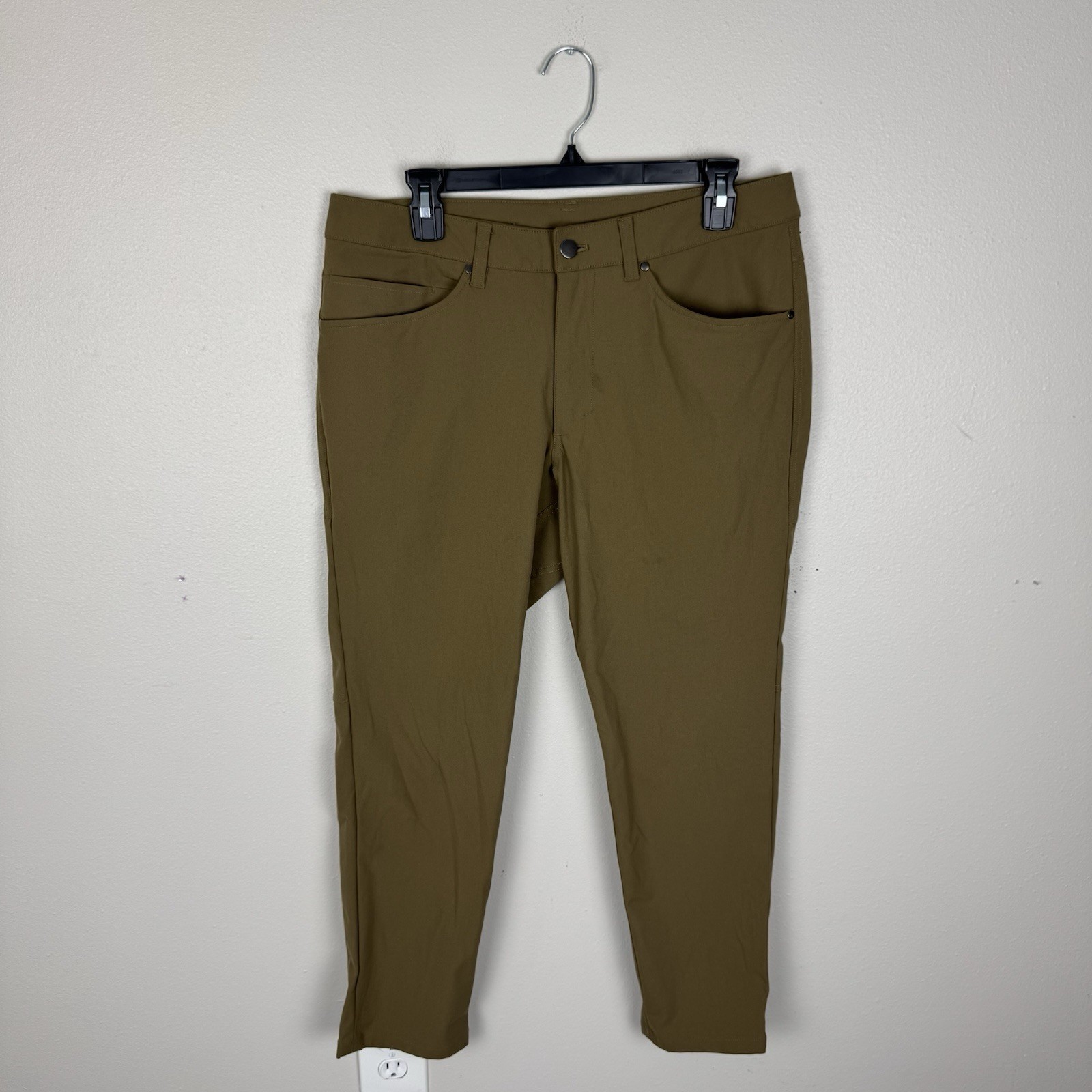 Lululemon ABC Pant Slim Fit 28″ Size 32 Warpstreme Tan 2 Way Stretch SEE MEASURE