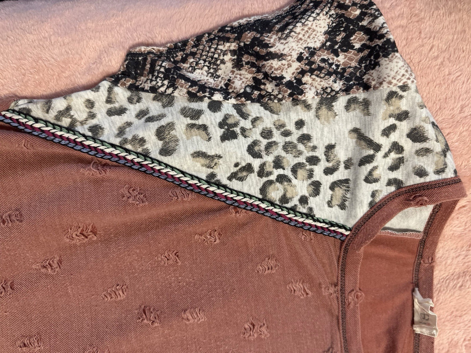 BIBI Distressed Patchwork Raglan Tee Med Leopard Snake Print Braided Trim Mauve