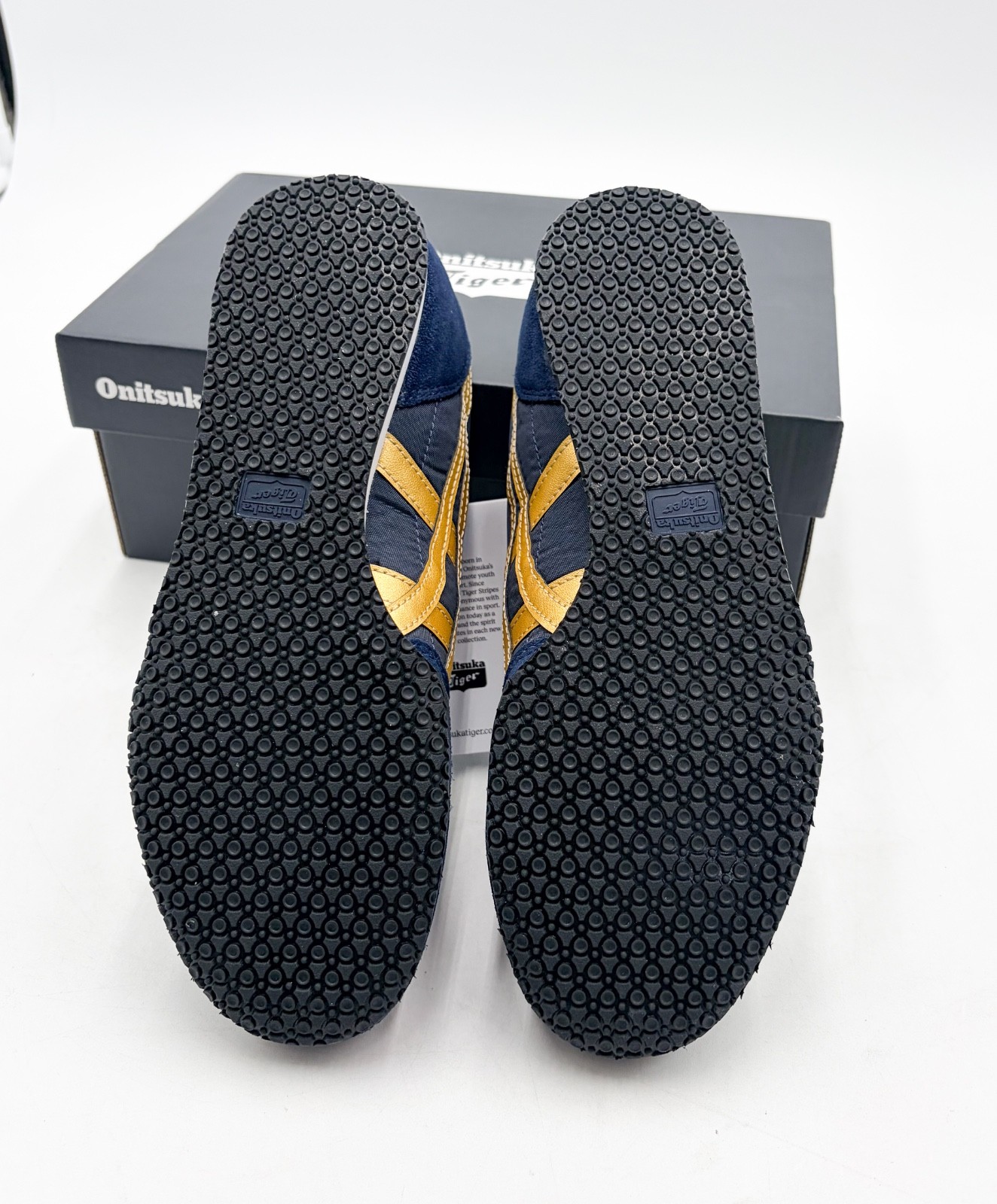 【NEW】Onitsuka Tiger SERRANO Midnight/Pure Gold Daily Sneaker (Men’s US 6.5)