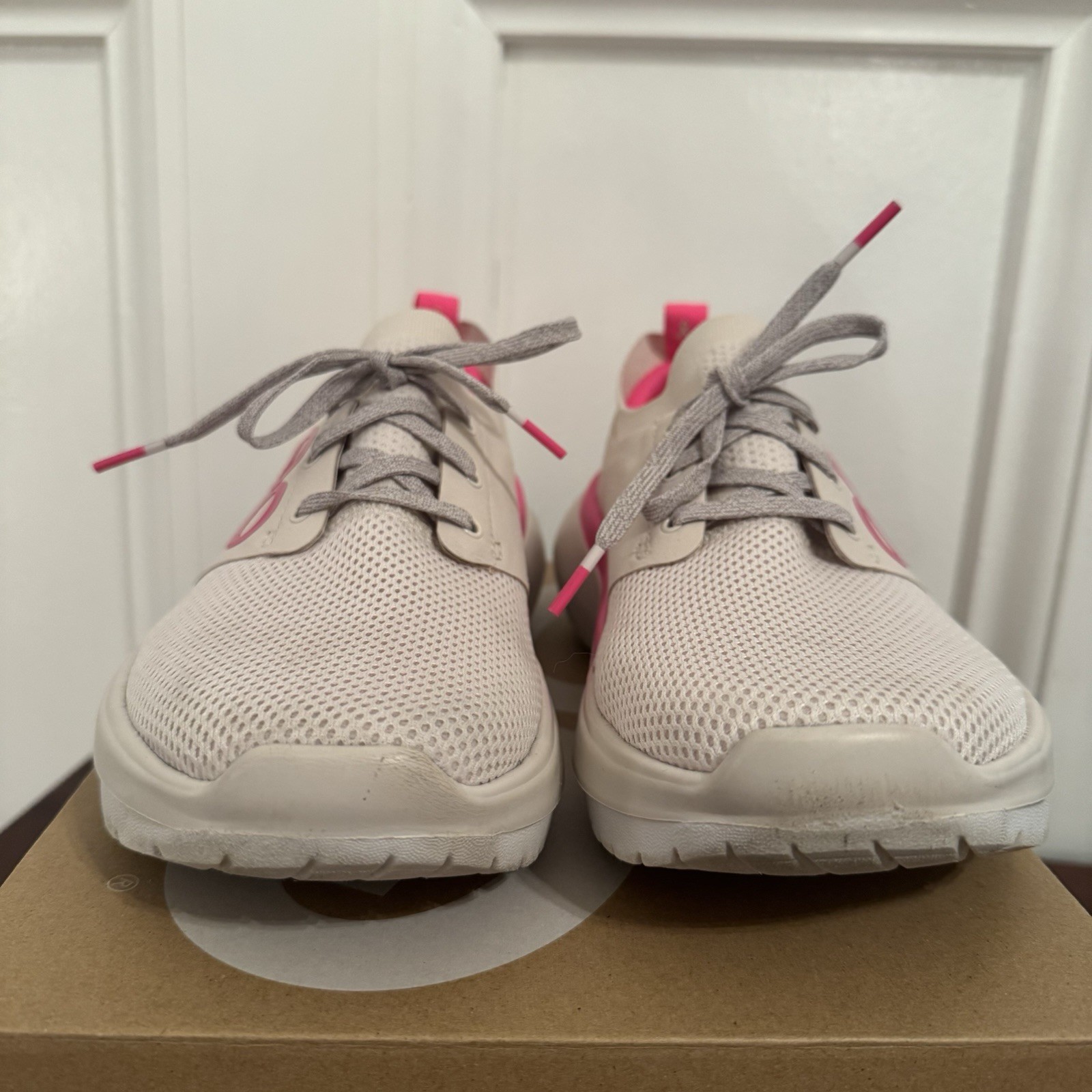 OOFOS OOmy Stride White Mesh Recovery Foam Sneakers Women’s Sz 8 Shoes Pink