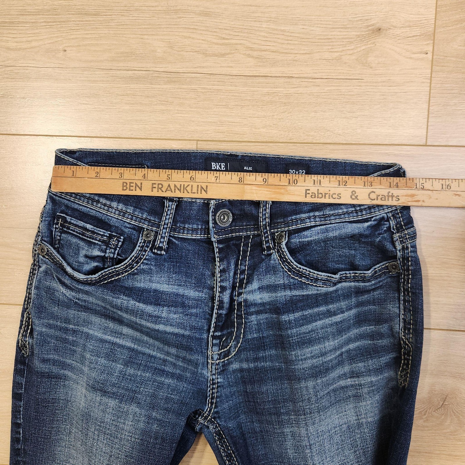 BKE Alec Straight Jeans Mens 30×32 Blue Medium Wash Denim Distressed Stretch