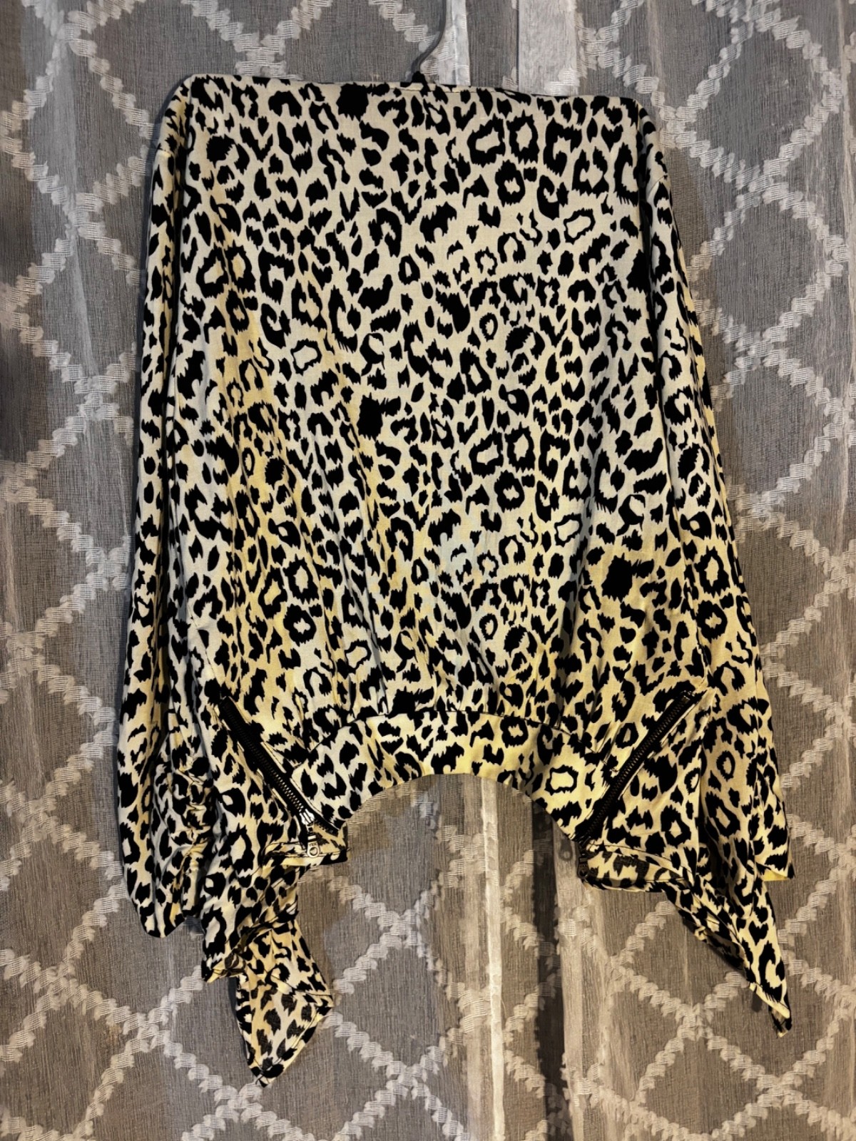 Womens Maurices Cheetah Print Open Pullover Long Sleeve Tie Front Top Size M.