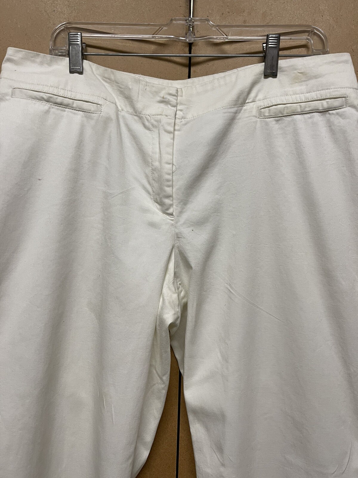 JH Collectibles Size 14 White Capri Zip Front Pants 97% Cotton/ 3% Spandex
