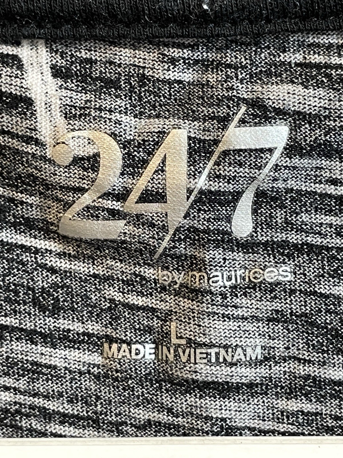 Maurices 24/7 Women’s Dawson Palm Tree V Neck Tee Sz L