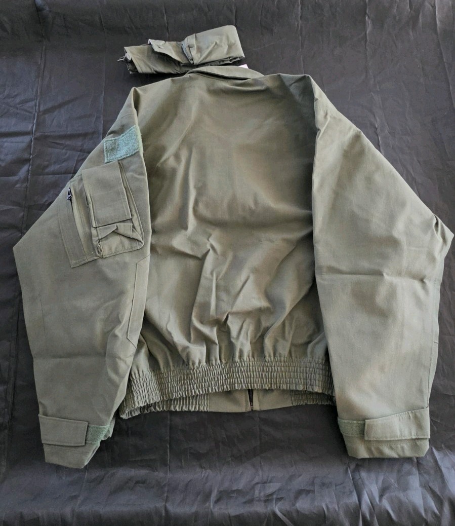 Men’s Gore-Tex Flight Jacket Waterproof Cold Weather CWU-106 Size Large Regular