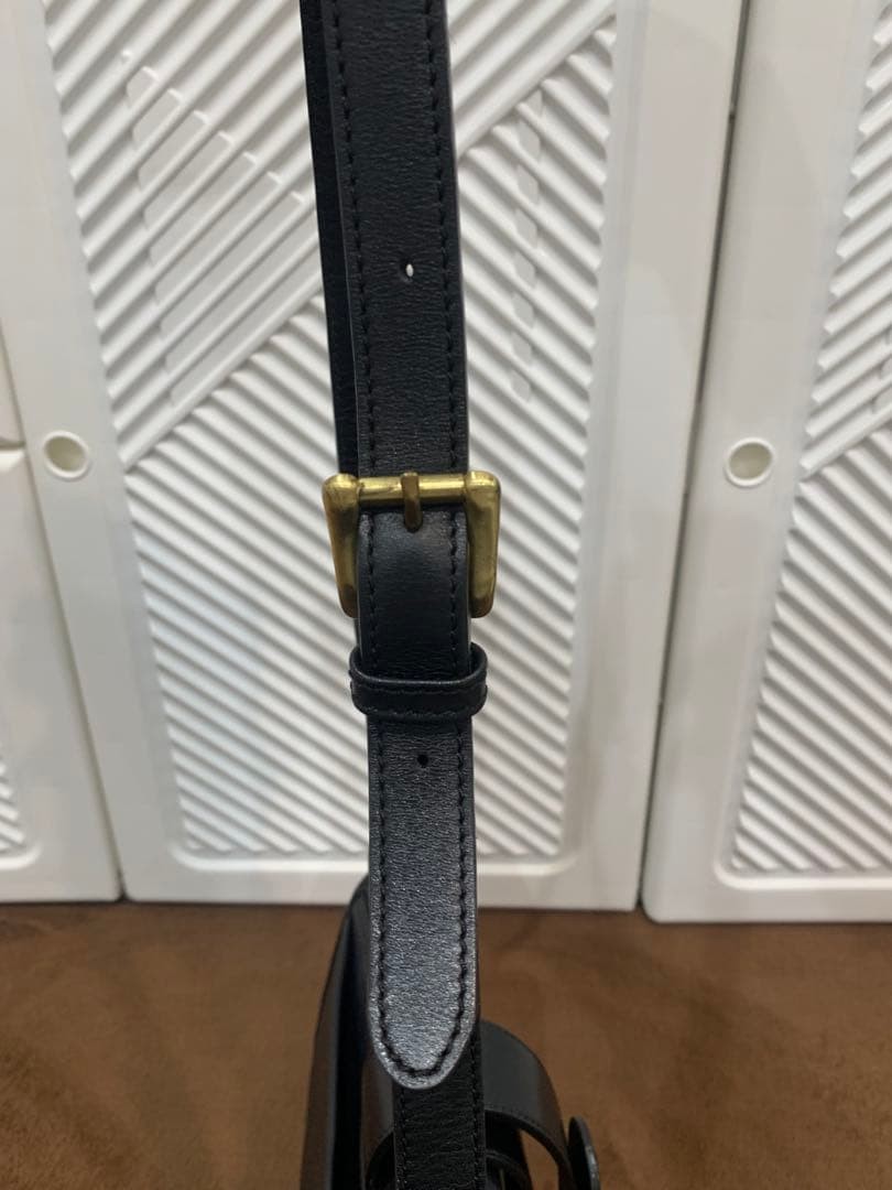 Dooney & Bourke Black Leather Shoulder Bag Unisex 7.5×11.4×3.1in Used