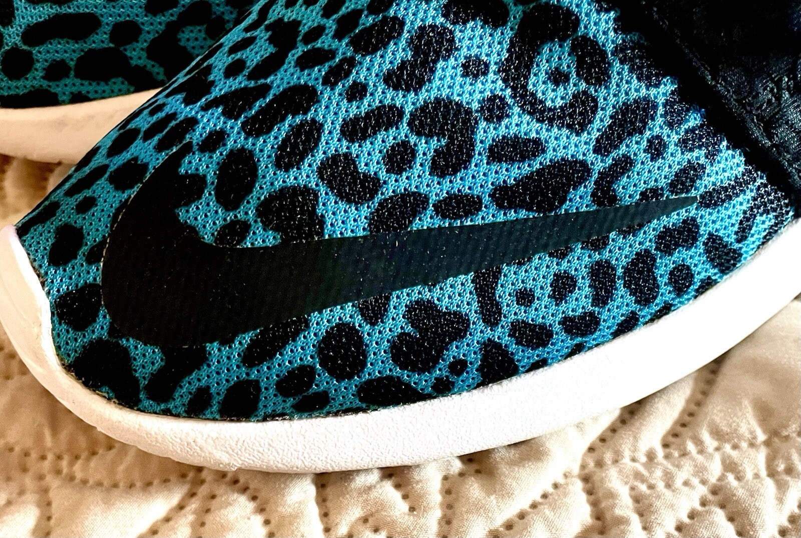 Nike Roshe Run FB (Blue Leopard) Blue Black Neon Yellow-Green Men’s Size 9.5