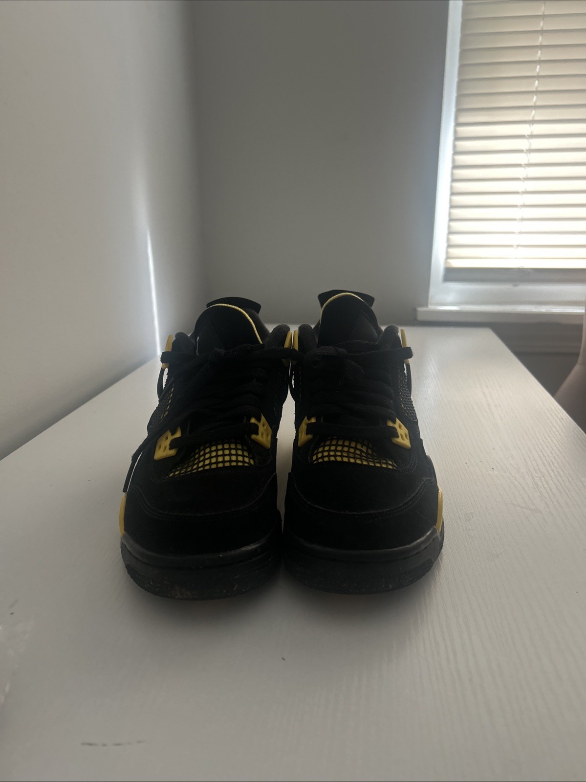 Size 7 – Jordan 4 Retro Mid Thunder