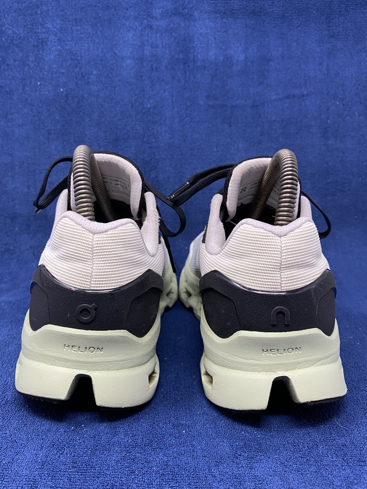 ON Cloudstratus Road Running Shoes Womens 7.5 White Sage Black CloudTec Comfort