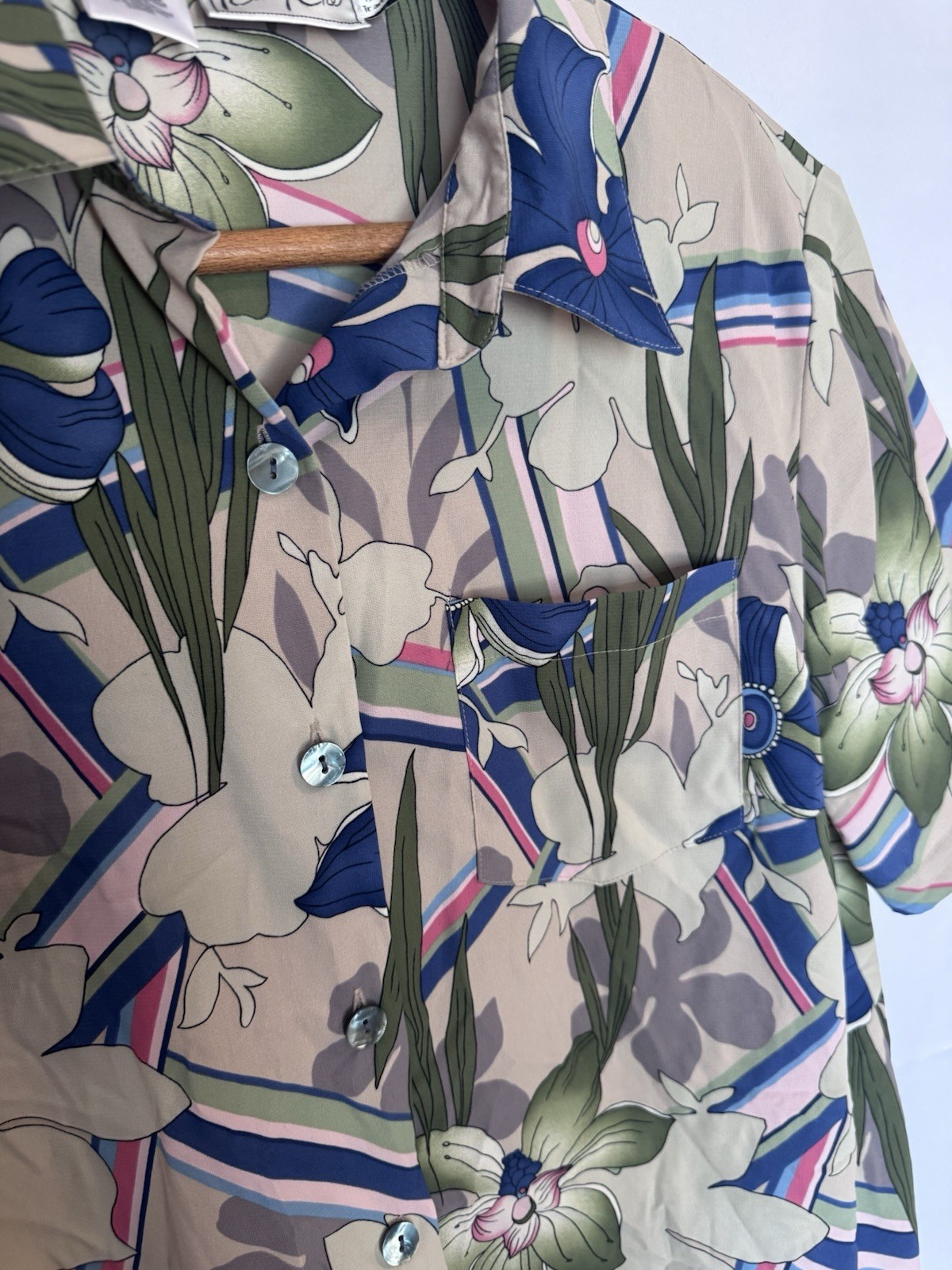 Kathy Che Floral Button Front Blouse Women’s Size 14 Beige Blue Short Sleeve