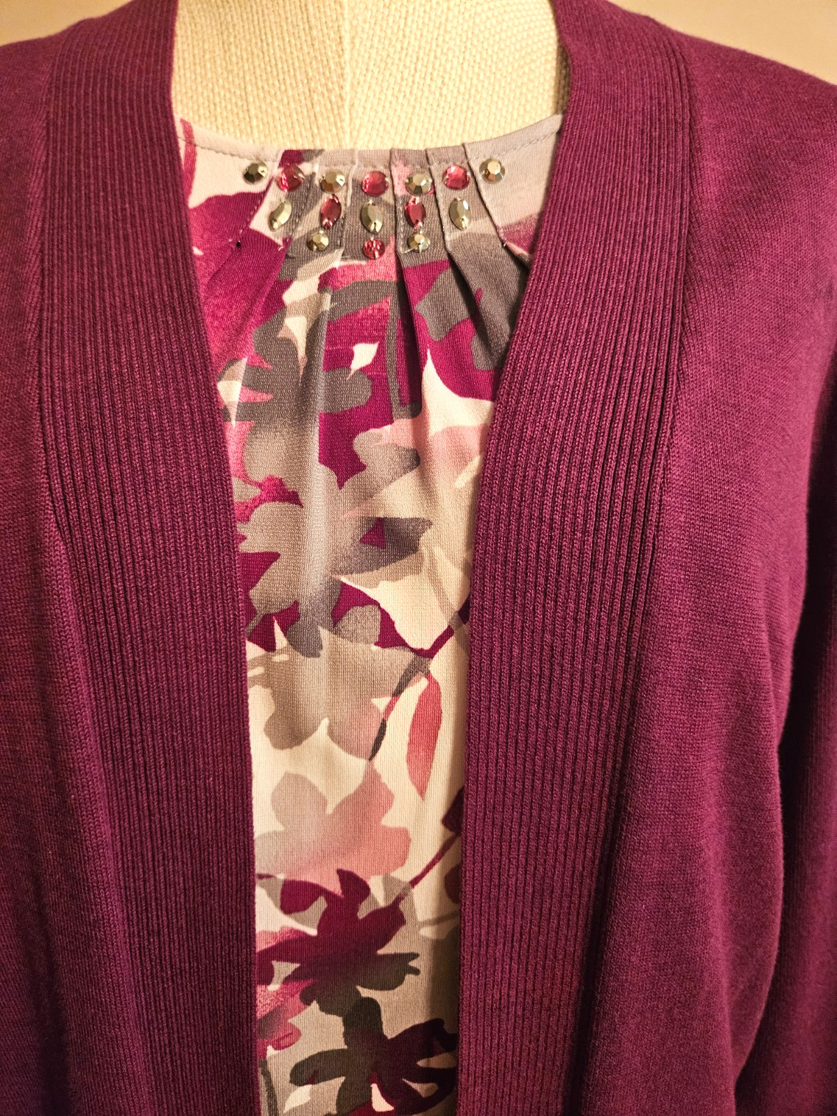 ALFRED DUNNER size S Two-Fer Set Magenta Cardigan with printed top Beaded EUC