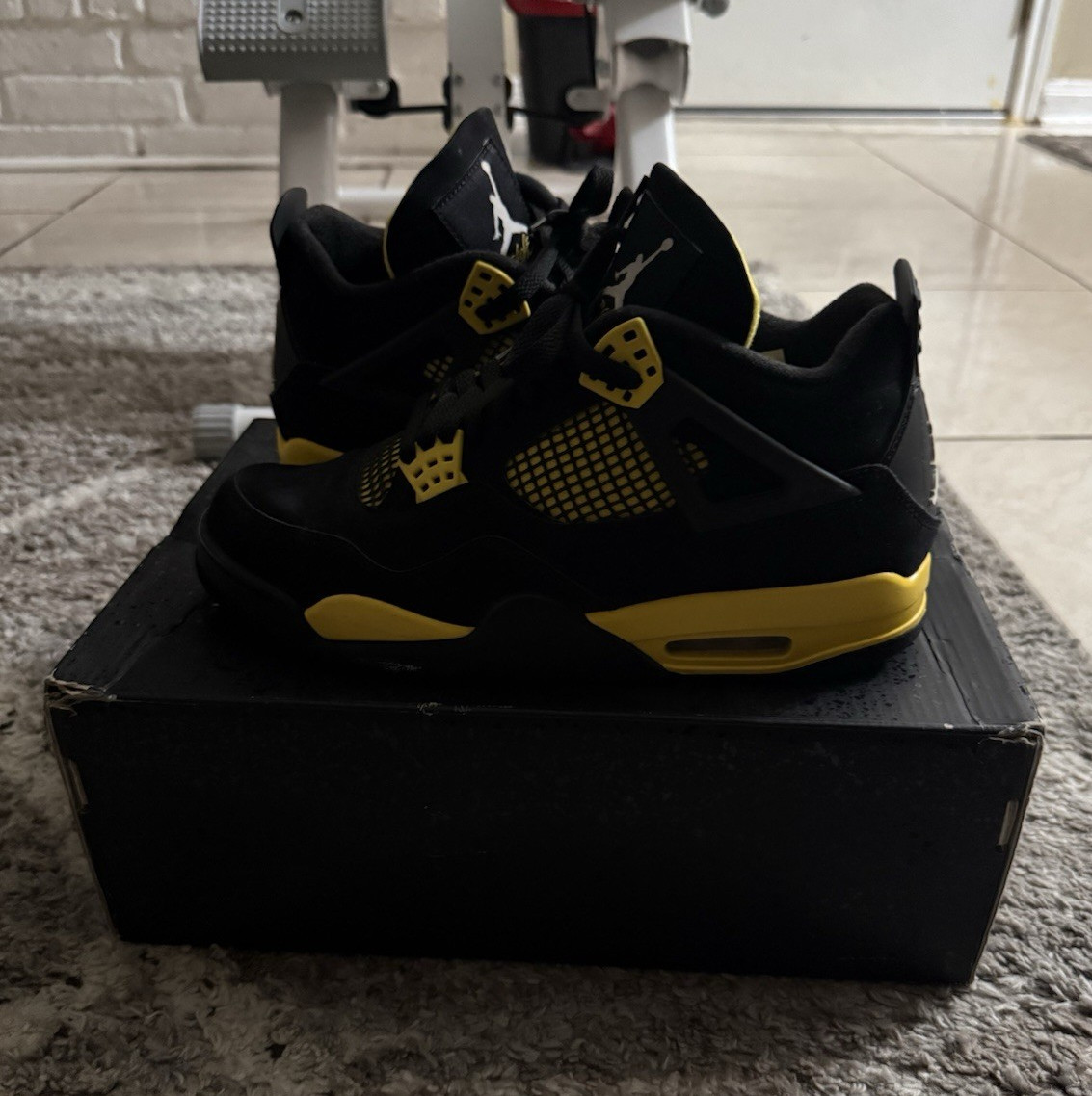 Jordan Air Jordan 4 Retro Thunder Black/Tour Yellow Mid Top Sneaker DH6927-017