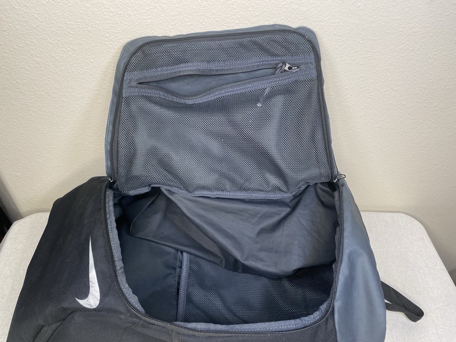 Nike Elite Backpack Black Anthracite and Metallic Silver CA #05553 – Used