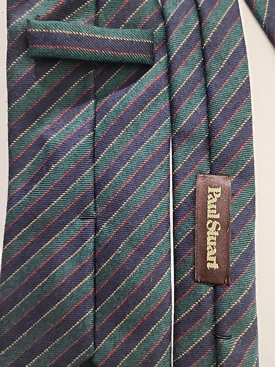 Paul Stuart Stripe Hand Made In USA. 75% Wool Men’s tie. 3.5″ × 57″