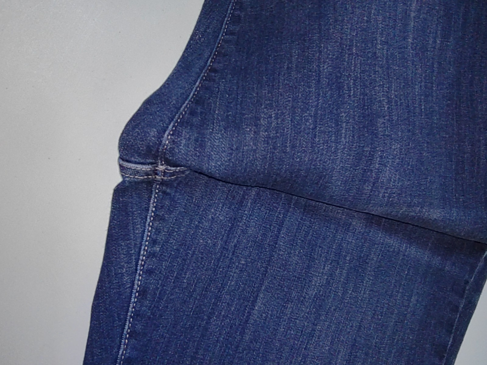 SIMPLY VERA VERA WANG Roll Cuff Dark Wash Capri Jeans Women’s size 12