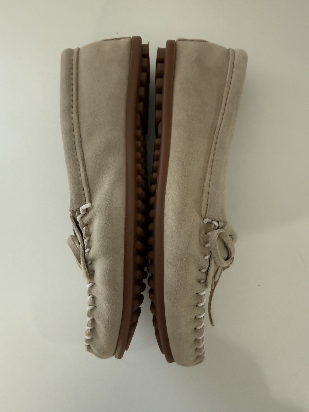 Minnetonka Shoes Womens 9 Thunderbird Moccasins Bow Flats Beaded Beige Leather