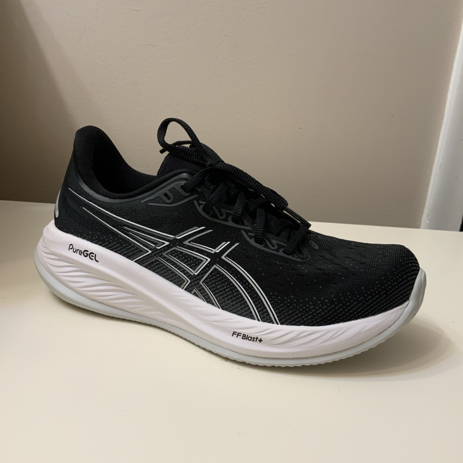 Mismatched Size ASICS Gel-Cumulus 26 Black Sneakers Left Sz 10 & Right Sz 8.5